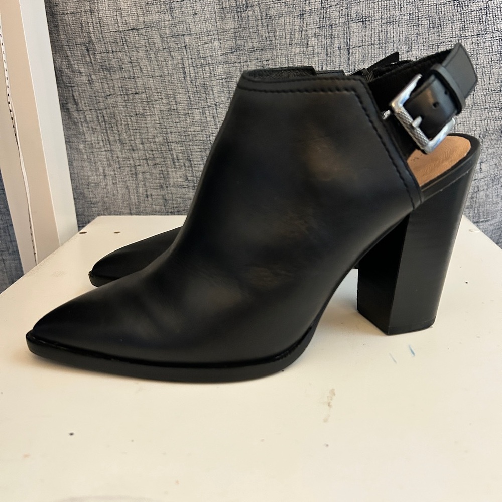 Halogen Habrooke-Lea Black Leather Women's Heeled Slingback Ankle Bootie